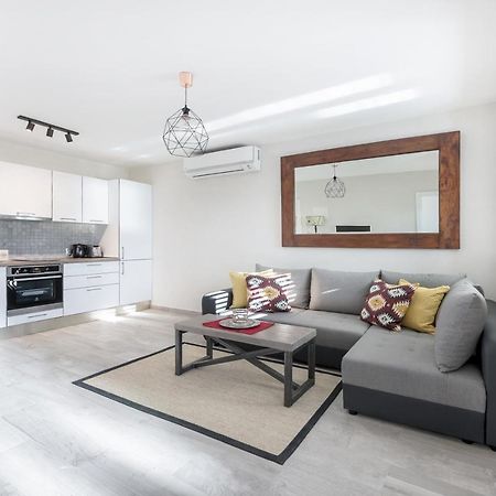 Polly Apartments With Swimming Pool Babino Polje Ngoại thất bức ảnh